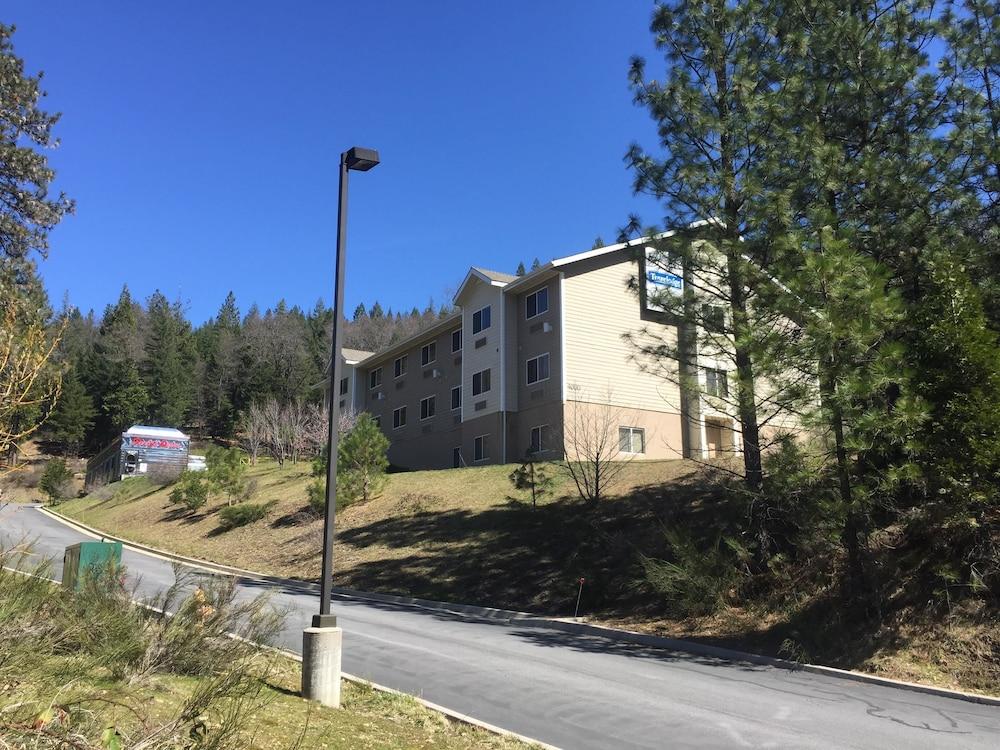 Travelodge By Wyndham Dunsmuir Exterior foto